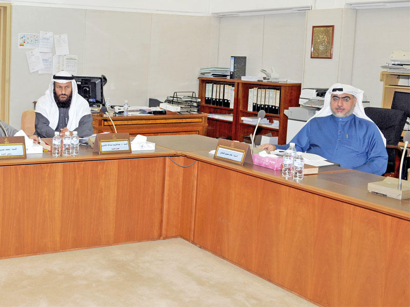 جانب من اجتماع «التشريعية»  (تصوير عبدالله الخلف)