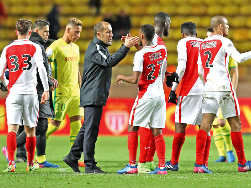 احتفال لاعبي موناكو عقب نهاية اللقاء