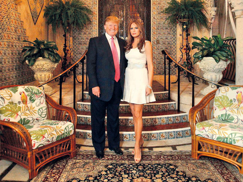 ترامب وزوجته في قصرهما في «بالم بيتش»