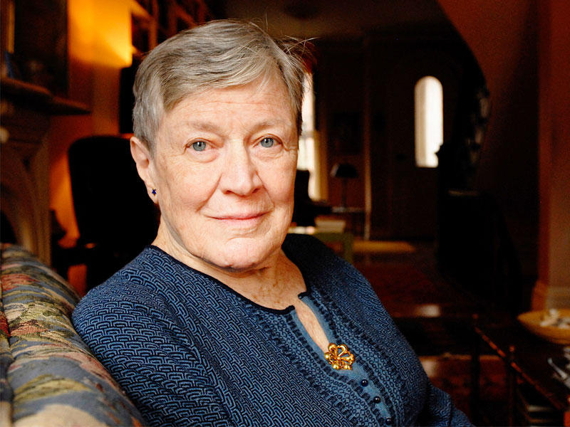 الكاتبة الأميركية بولا فوكس