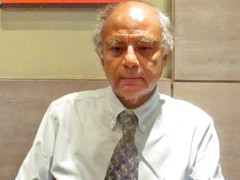  مساعد وزير الخارجية السابق، السفير حسين هريدي