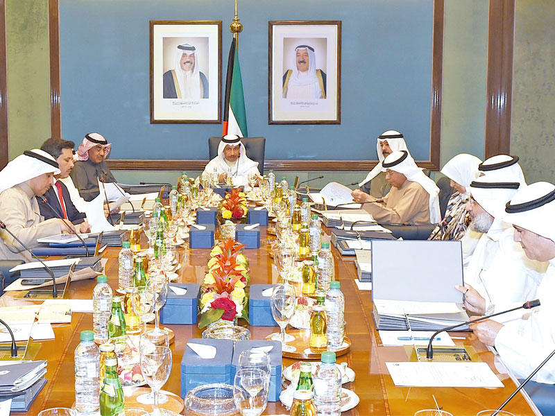 المبارك مترئسا اجتماع مجلس الوزراء أمس