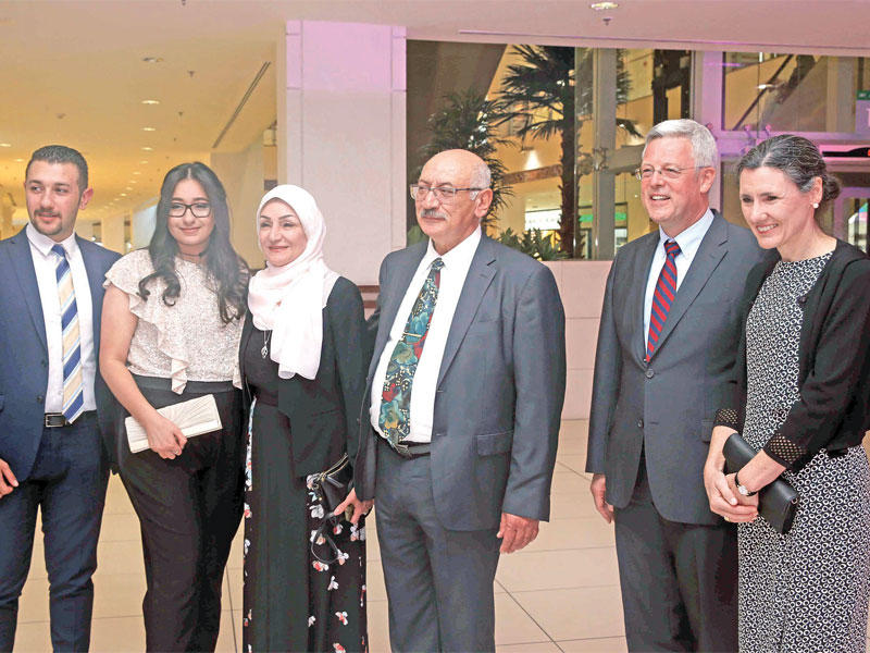 صورة جماعية مع السفير الألماني