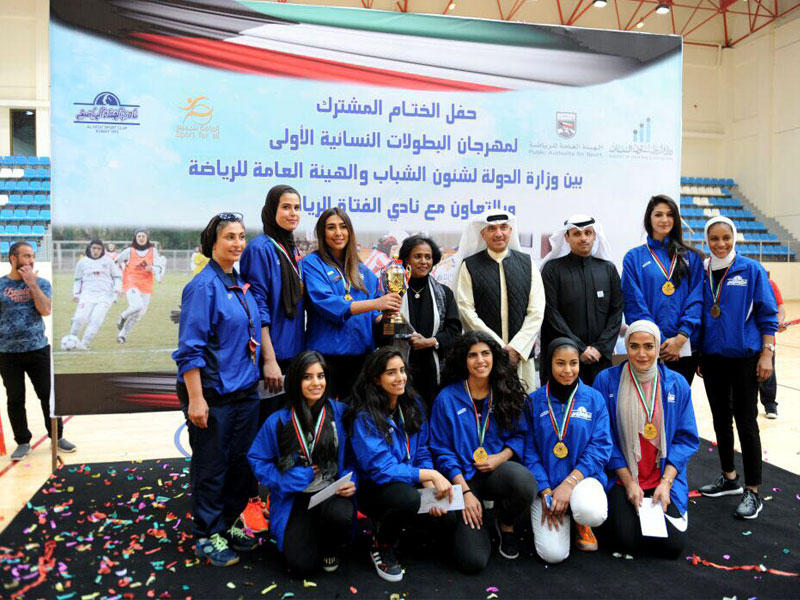 تتويج فريق نادي الفتاة للكرة الطائرة