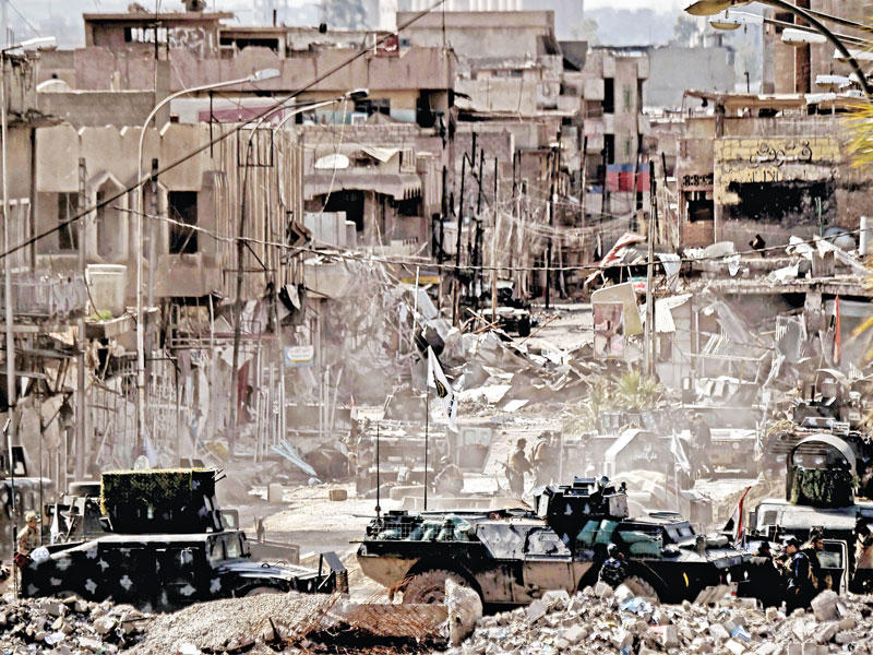 أحد أحياء الموصل الذي توغلت فيه القوات العراقية أمس (أ ف ب)