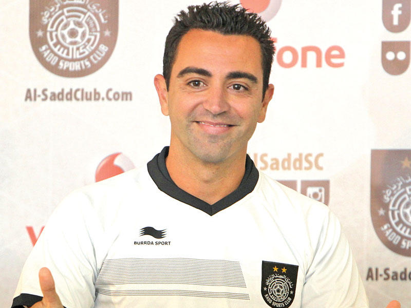  قائد فريق برشلونة السابق تشافي هرنانديز