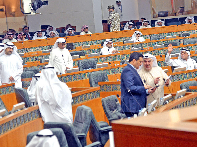 جانب من مشادة جلسة أمس