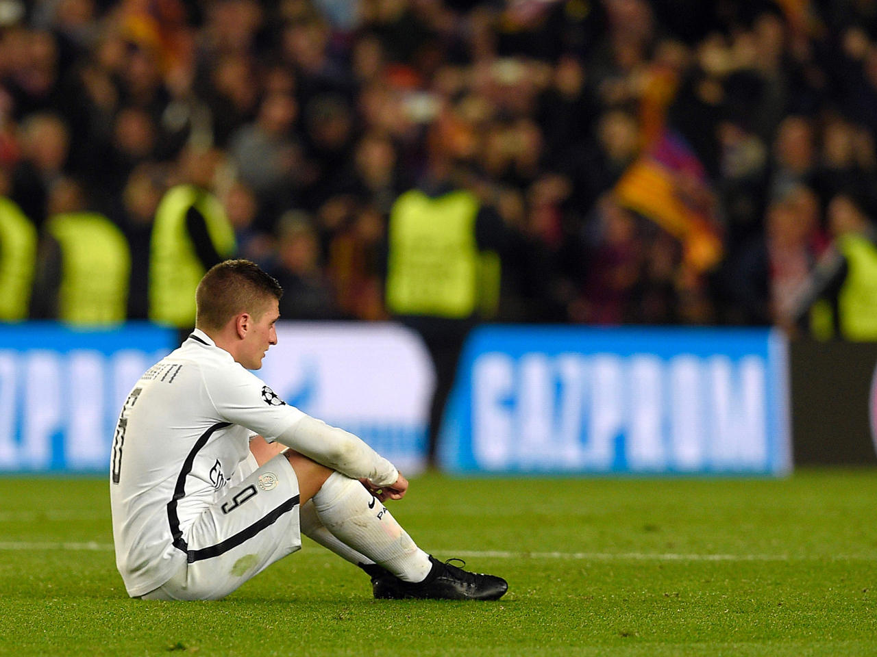 حسرة اللاعب الإيطالي فيراتي بعد نهاية المباراة