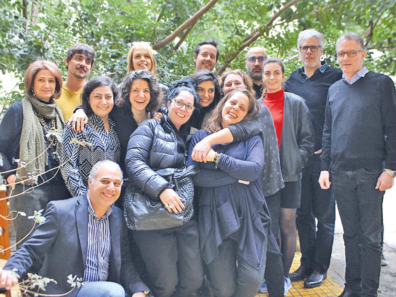 المخرجون في لقطة جماعية