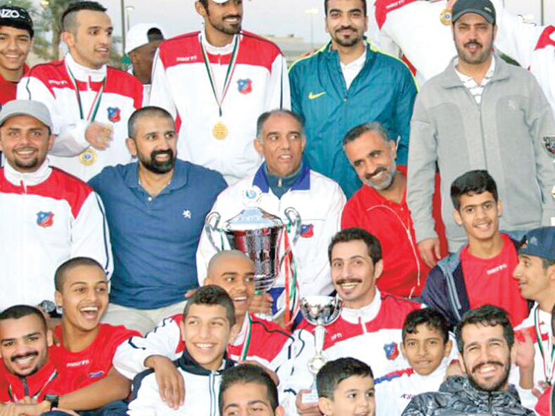 لاعبو الكويت متوجين بالميداليات الملونة