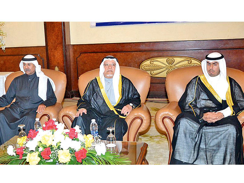 الجراح متوسطاً الحضور في الحفلn