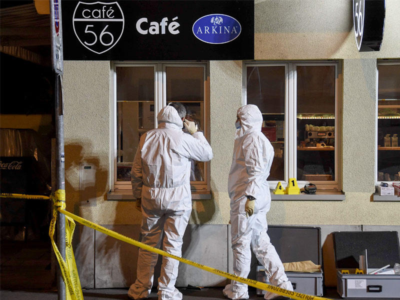 الشرطة تجمع الأدلة في موقع اطلاق نار في وقت مبكر في مدينة بازل