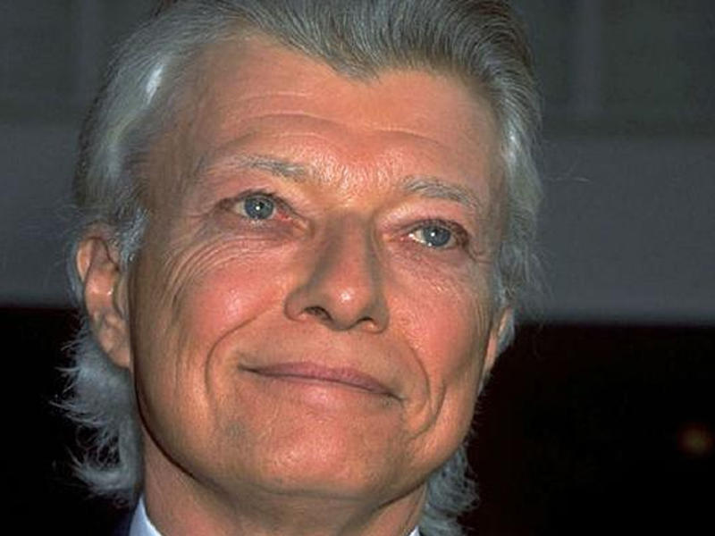  الكاتب روبرت جيمس وولر