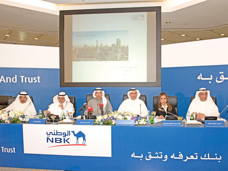 الساير مترئساً الجمعية العمومية أمس (تصوير عبدالله الخلف)