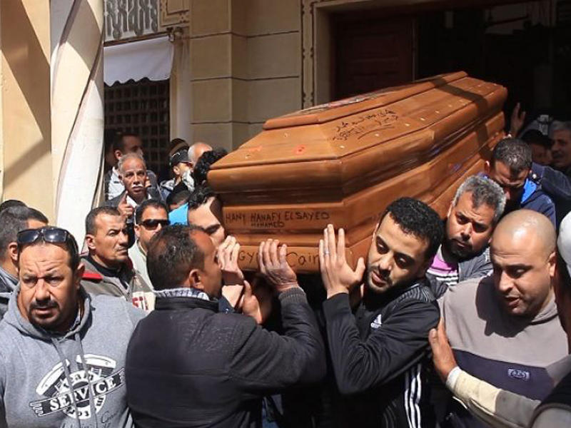 نعش الشاب المصري الثلاثيني هاني حنفي المتوفى في سجن كالتانيسيتا بإيطاليا