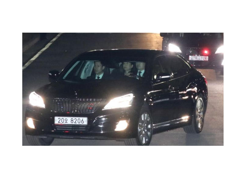 السيارة التي أقلت بارك إلى منزلها الخاص في جنوب سيول