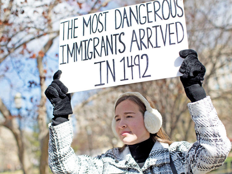 متظاهرة ضد قانون هجرة ترامب في العاصمة واشنطن أمس الأول ( أ ف ب)