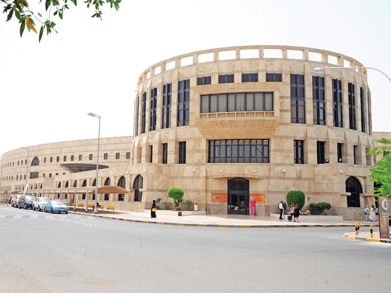  مبنى كلية العلوم الإدارية بجامعة الكويت