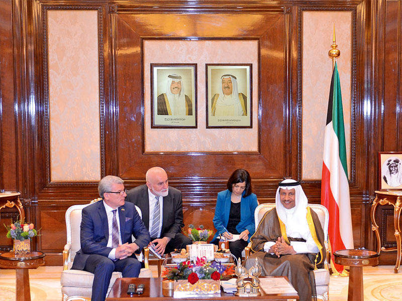 المبارك أثناء استقباله رئيس مجلس النواب البوسني 