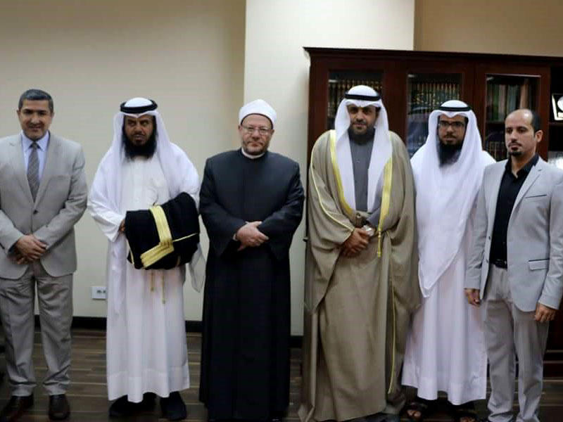  وزير الاوقاف والشؤون الاسلامية وزير الدولة لشؤون البلدية الكويتي محمد الجبري يبحث مع مفتي الديار المصرية الدكتور شوقي علام اليوم الاحد سبل تعزيز التعاون 