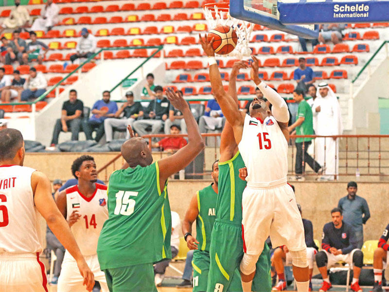 جانب من مباراة الكويت والعربي في كرة السلة