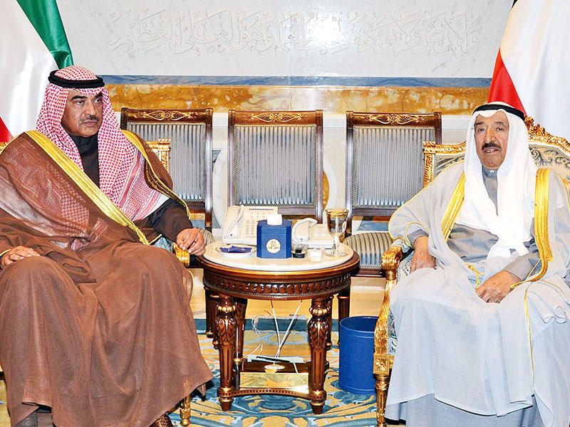 أمير البلاد مستقبلاً صباح الخالد أمس