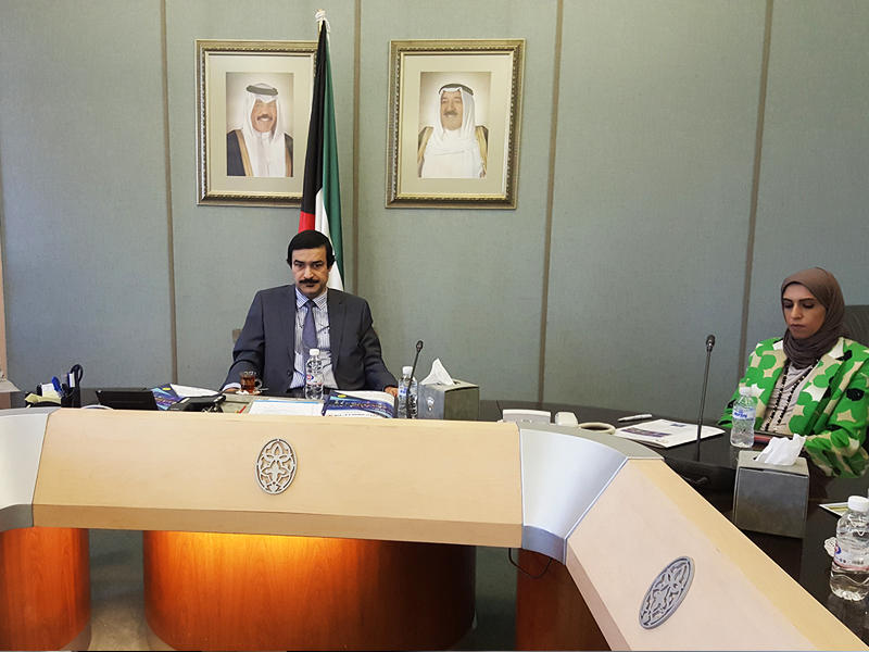 رئيس وحدة الغدد الصماء بمستشفى مبارك الكبير البروفيسور كمال الشومر خلال المؤتمر الصحافي