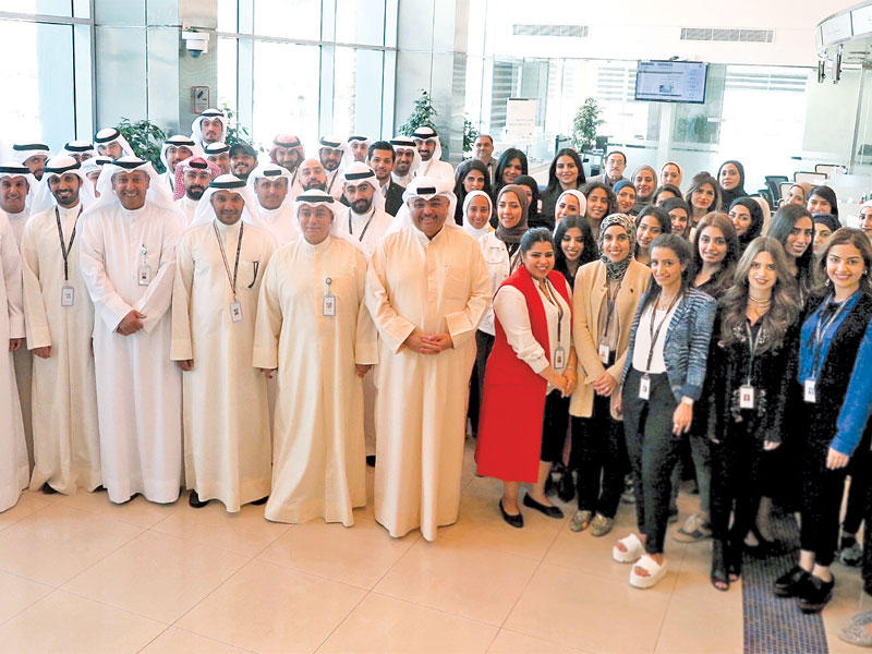 المضف محتفلاً بيوم الشباب الكويتي في البنك أمسn