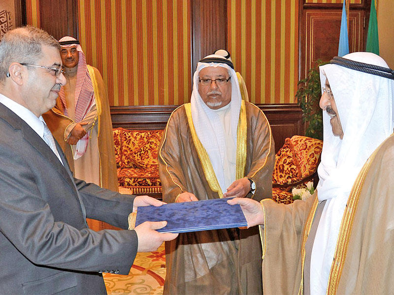 الأمير يتسلم أوراق اعتماد سفير العراقn