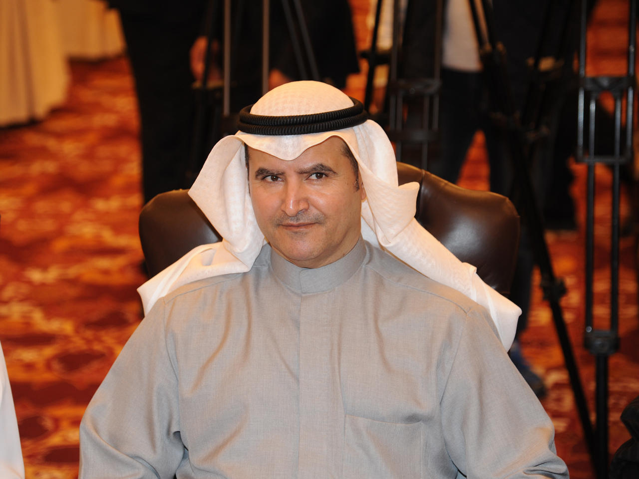 وزير النفط ووزير الكهرباء والماء المهندس عصام المرزوق