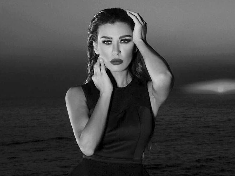 الفنانة اللبنانية نادين الراسي
