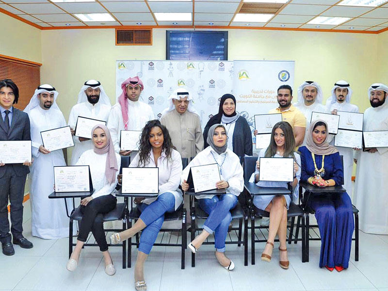 الرفاعي مع المشاركين في الدورة