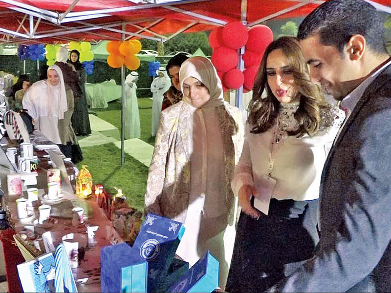 الصبيح متفقدة معرض مهرجان ذوي الاعاقة