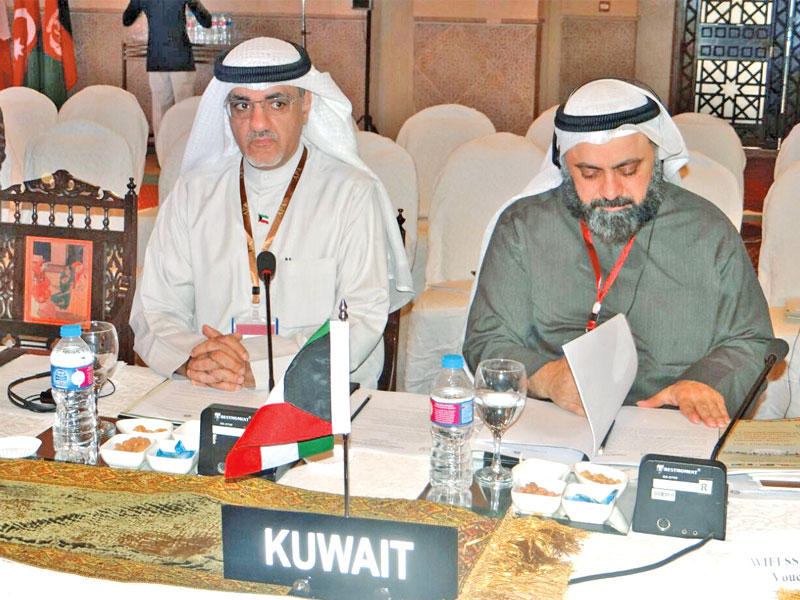 الطبطبائي وعبدالله خلال الاجتماع