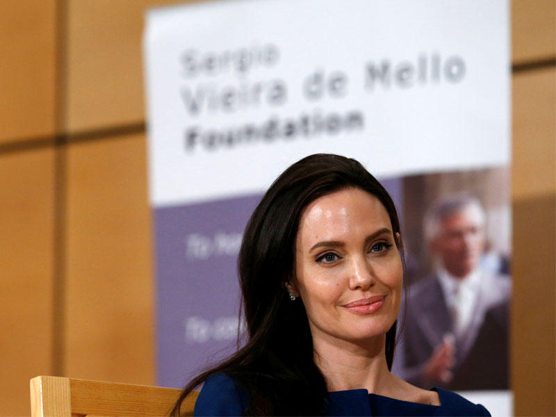 النجمة أنجلينا جولي