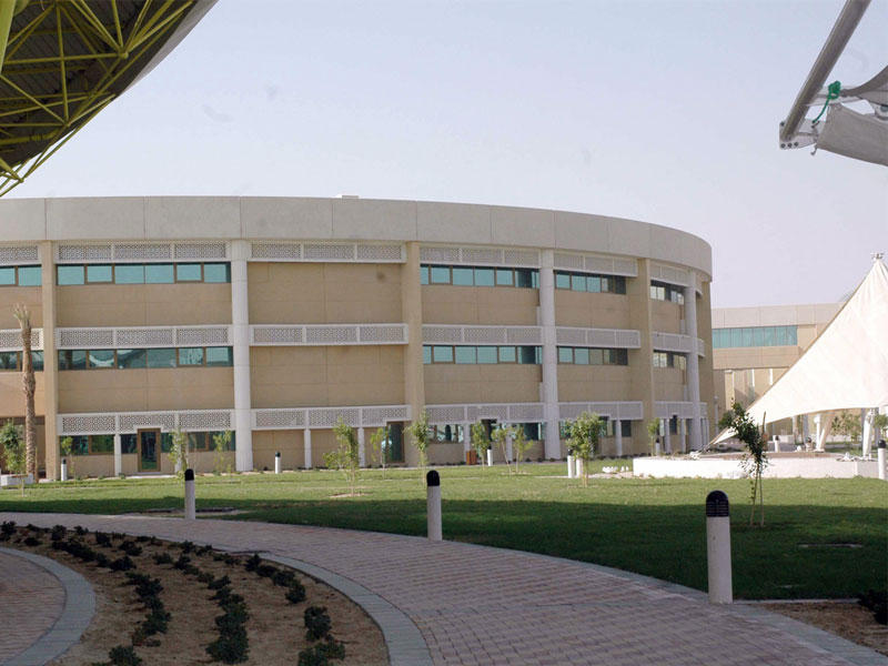  كلية الدراسات التجارية