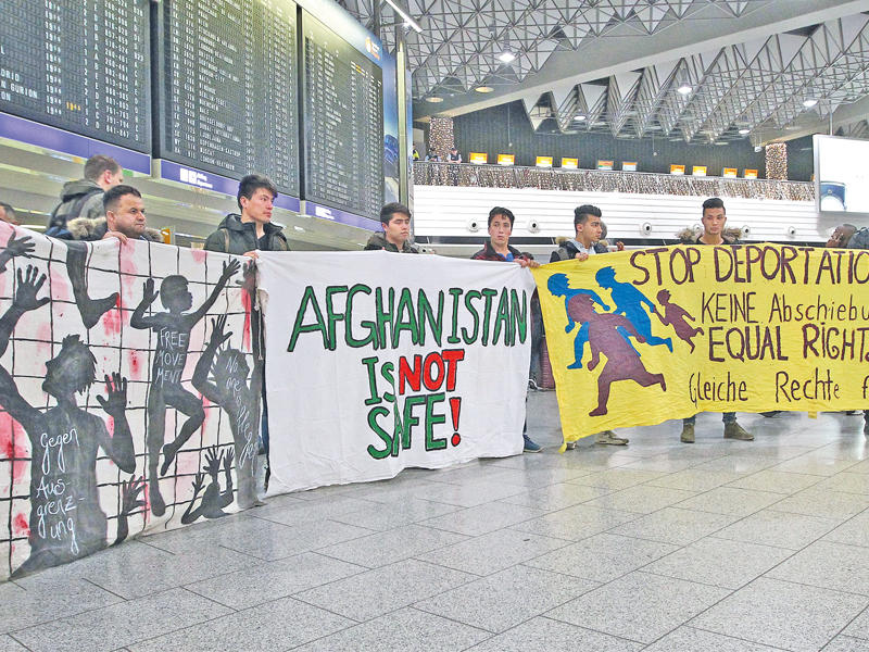 وقفة احتجاجية لرفض ترحيل اللاجئين إلى أفغانستان
