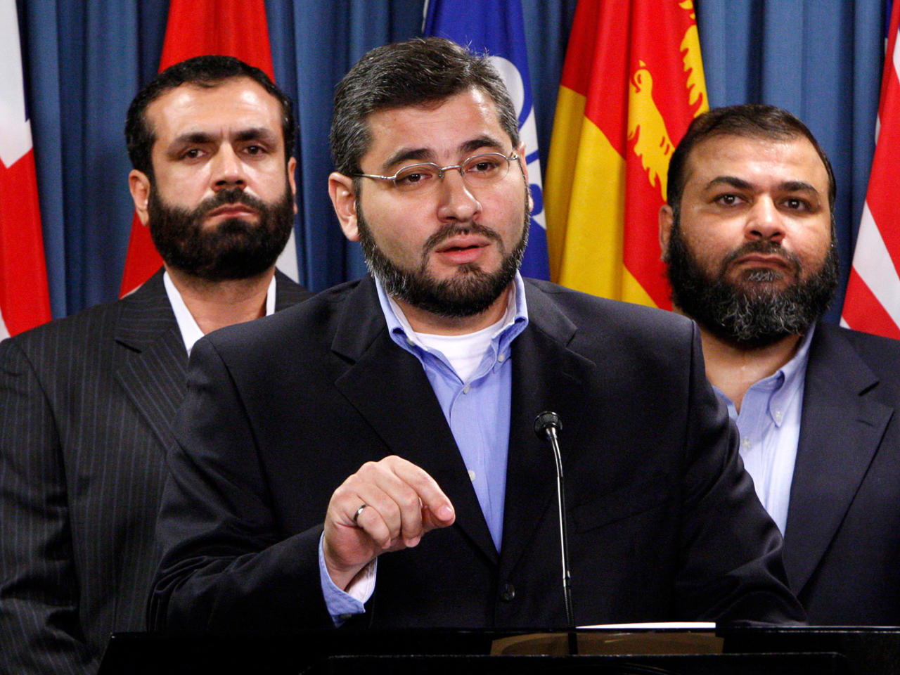 عبدالله المالكي (وسط) وأحمد أبوالمعاطي (يسار) ومؤيد نور الدين (يمين)