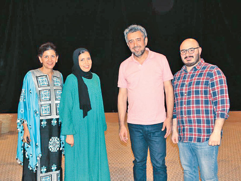 الصغير وحجي والسقاف أثناء البروفة