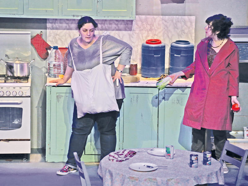 من المسرحية