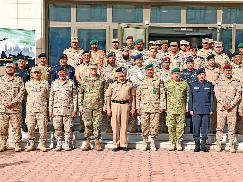الخضر والدوسري والنواف مع قيادات القوات المشاركة في التمرين