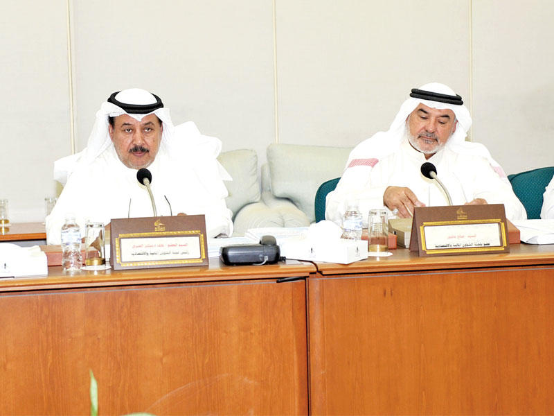 عاشور ودميثير في اجتماع اللجنة أمس