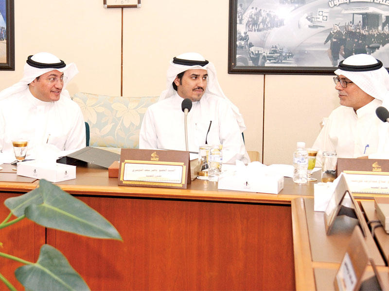 أعضاء «الداخلية» في اجتماع أمس