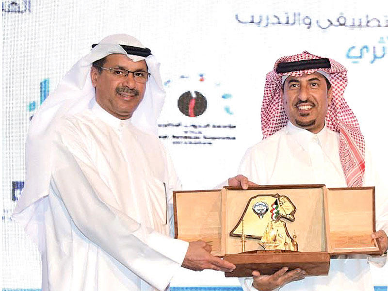 الاثري يكرم التويجريn