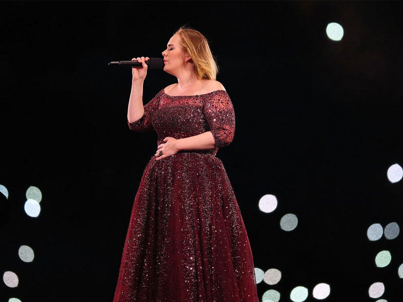  النجمة العالمية أديل 