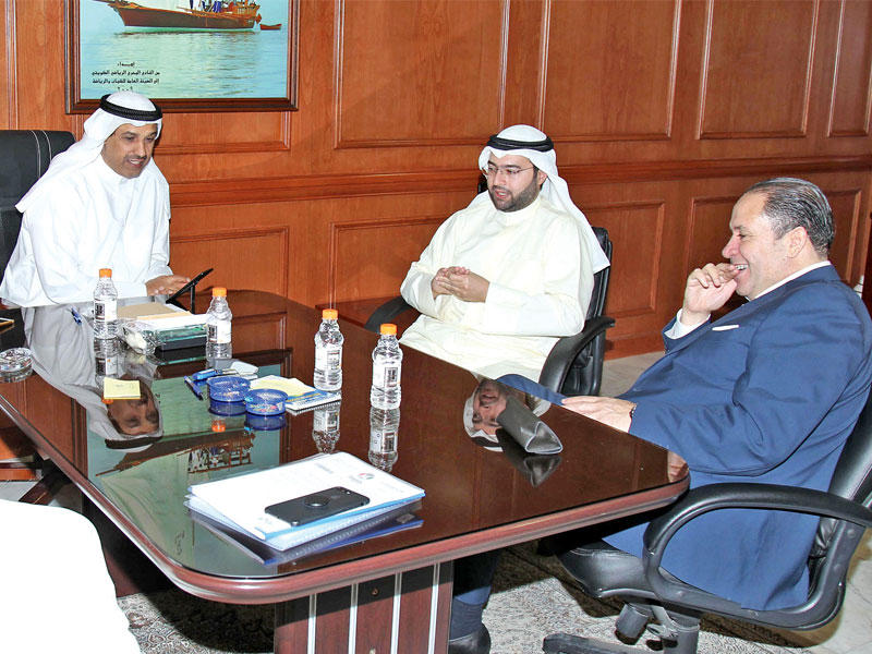 معلول مجتمعاً مع فليطح خلال تسليم المستحقات