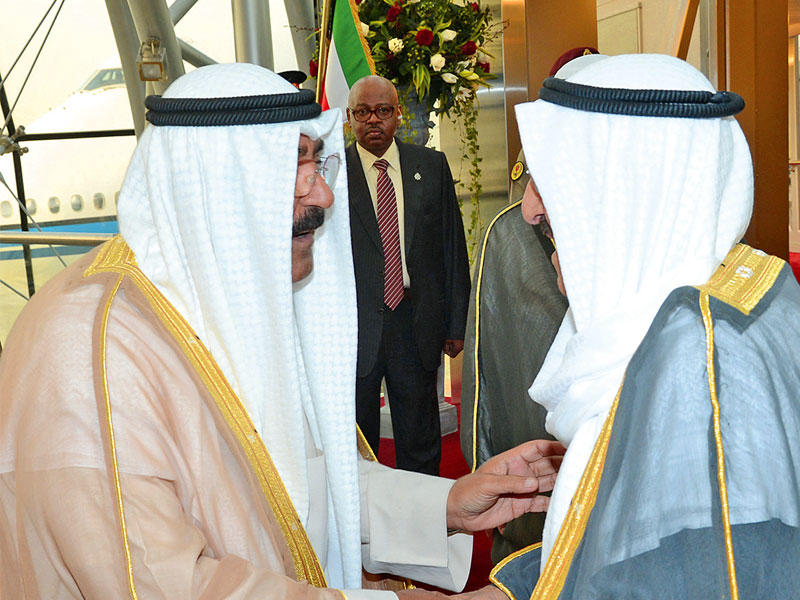 الأمير وفي وداعه مشعل الأحمد 