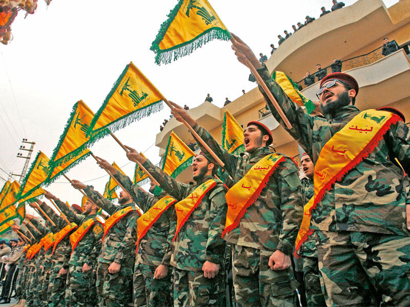 مقاتلون من حزب الله في جنوب  لبنان قبل أيام (أف ب)