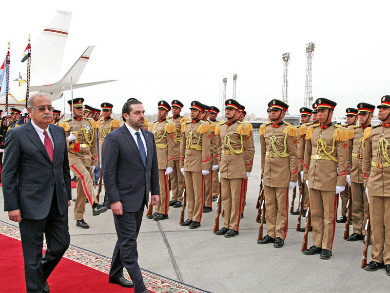 إسماعيل مستقبلاً الحريري في القاهرة أمس ( دالاتي ونهرا)