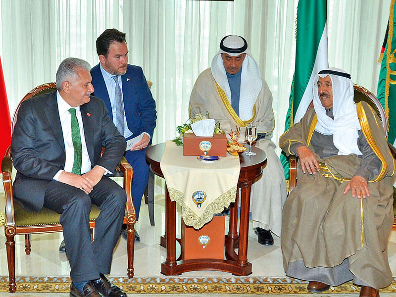 الأمير خلال استقباله رئيس الوزراء التركي